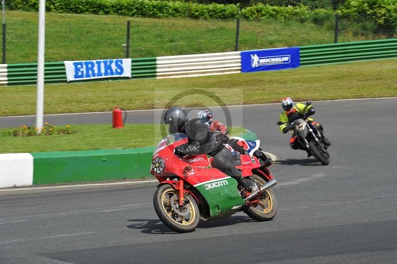 Mallory park Leicestershire;Mallory park photographs;Motorcycle action photographs;Rockingham;Rockingham photographs;Trackday digital images;classic bikes;event digital images;eventdigitalimages;mallory park;no limits trackday;peter wileman photography;rockingham corby northamptonshire;trackday;trackday photos;vintage bikes;vintage motorcycles;vmcc festival 1000 bikes