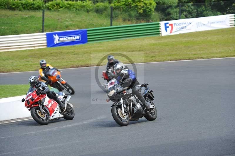 Mallory park Leicestershire;Mallory park photographs;Motorcycle action photographs;Rockingham;Rockingham photographs;Trackday digital images;classic bikes;event digital images;eventdigitalimages;mallory park;no limits trackday;peter wileman photography;rockingham corby northamptonshire;trackday;trackday photos;vintage bikes;vintage motorcycles;vmcc festival 1000 bikes