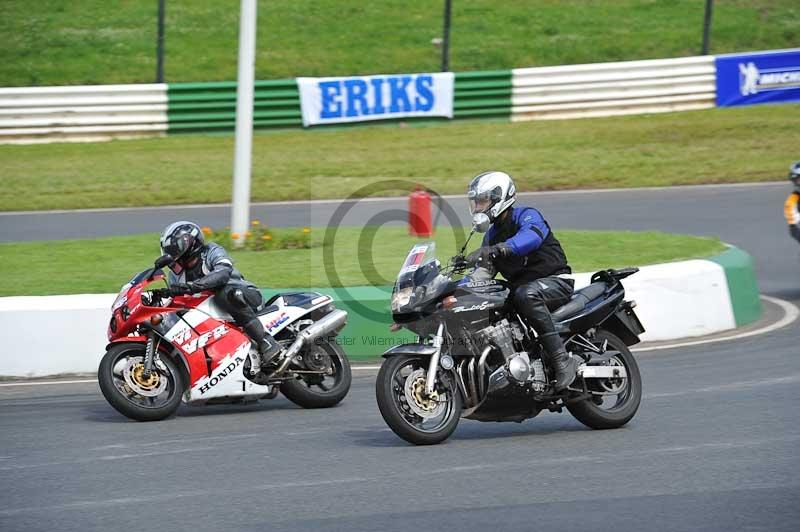 Mallory park Leicestershire;Mallory park photographs;Motorcycle action photographs;Rockingham;Rockingham photographs;Trackday digital images;classic bikes;event digital images;eventdigitalimages;mallory park;no limits trackday;peter wileman photography;rockingham corby northamptonshire;trackday;trackday photos;vintage bikes;vintage motorcycles;vmcc festival 1000 bikes