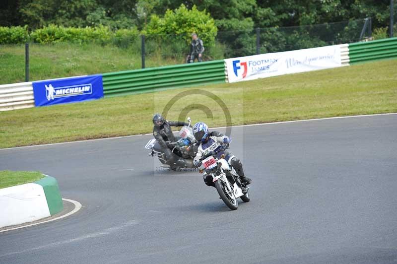 Mallory park Leicestershire;Mallory park photographs;Motorcycle action photographs;Rockingham;Rockingham photographs;Trackday digital images;classic bikes;event digital images;eventdigitalimages;mallory park;no limits trackday;peter wileman photography;rockingham corby northamptonshire;trackday;trackday photos;vintage bikes;vintage motorcycles;vmcc festival 1000 bikes