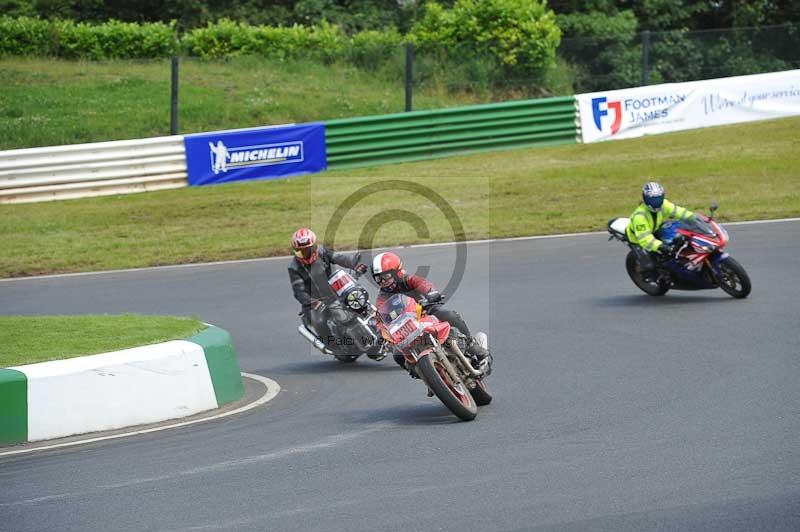 Mallory park Leicestershire;Mallory park photographs;Motorcycle action photographs;Rockingham;Rockingham photographs;Trackday digital images;classic bikes;event digital images;eventdigitalimages;mallory park;no limits trackday;peter wileman photography;rockingham corby northamptonshire;trackday;trackday photos;vintage bikes;vintage motorcycles;vmcc festival 1000 bikes