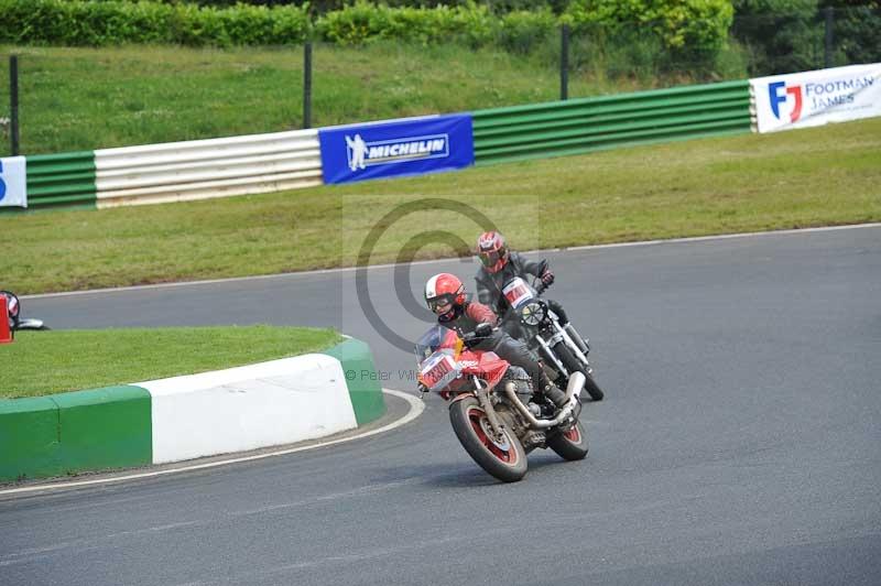 Mallory park Leicestershire;Mallory park photographs;Motorcycle action photographs;Rockingham;Rockingham photographs;Trackday digital images;classic bikes;event digital images;eventdigitalimages;mallory park;no limits trackday;peter wileman photography;rockingham corby northamptonshire;trackday;trackday photos;vintage bikes;vintage motorcycles;vmcc festival 1000 bikes