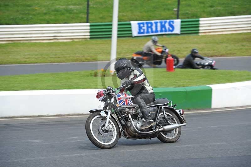 Mallory park Leicestershire;Mallory park photographs;Motorcycle action photographs;Rockingham;Rockingham photographs;Trackday digital images;classic bikes;event digital images;eventdigitalimages;mallory park;no limits trackday;peter wileman photography;rockingham corby northamptonshire;trackday;trackday photos;vintage bikes;vintage motorcycles;vmcc festival 1000 bikes