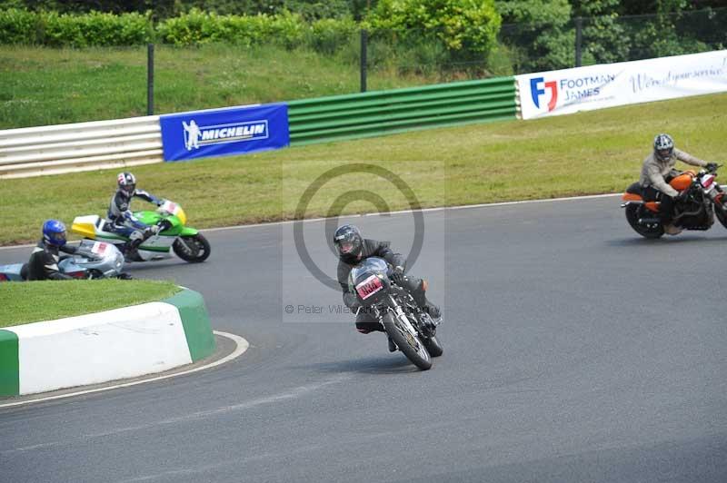 Mallory park Leicestershire;Mallory park photographs;Motorcycle action photographs;Rockingham;Rockingham photographs;Trackday digital images;classic bikes;event digital images;eventdigitalimages;mallory park;no limits trackday;peter wileman photography;rockingham corby northamptonshire;trackday;trackday photos;vintage bikes;vintage motorcycles;vmcc festival 1000 bikes