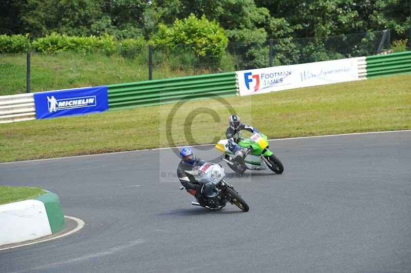 Mallory park Leicestershire;Mallory park photographs;Motorcycle action photographs;Rockingham;Rockingham photographs;Trackday digital images;classic bikes;event digital images;eventdigitalimages;mallory park;no limits trackday;peter wileman photography;rockingham corby northamptonshire;trackday;trackday photos;vintage bikes;vintage motorcycles;vmcc festival 1000 bikes