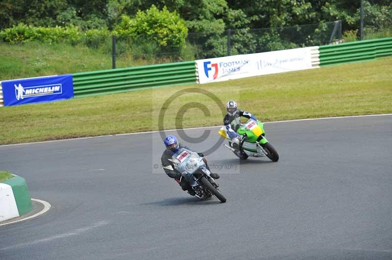 Mallory park Leicestershire;Mallory park photographs;Motorcycle action photographs;Rockingham;Rockingham photographs;Trackday digital images;classic bikes;event digital images;eventdigitalimages;mallory park;no limits trackday;peter wileman photography;rockingham corby northamptonshire;trackday;trackday photos;vintage bikes;vintage motorcycles;vmcc festival 1000 bikes