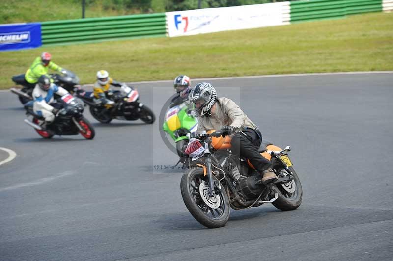 Mallory park Leicestershire;Mallory park photographs;Motorcycle action photographs;Rockingham;Rockingham photographs;Trackday digital images;classic bikes;event digital images;eventdigitalimages;mallory park;no limits trackday;peter wileman photography;rockingham corby northamptonshire;trackday;trackday photos;vintage bikes;vintage motorcycles;vmcc festival 1000 bikes