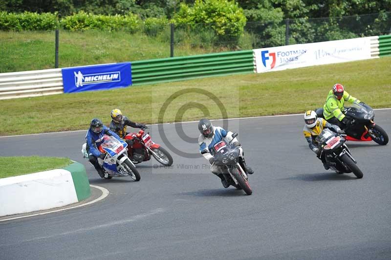 Mallory park Leicestershire;Mallory park photographs;Motorcycle action photographs;Rockingham;Rockingham photographs;Trackday digital images;classic bikes;event digital images;eventdigitalimages;mallory park;no limits trackday;peter wileman photography;rockingham corby northamptonshire;trackday;trackday photos;vintage bikes;vintage motorcycles;vmcc festival 1000 bikes