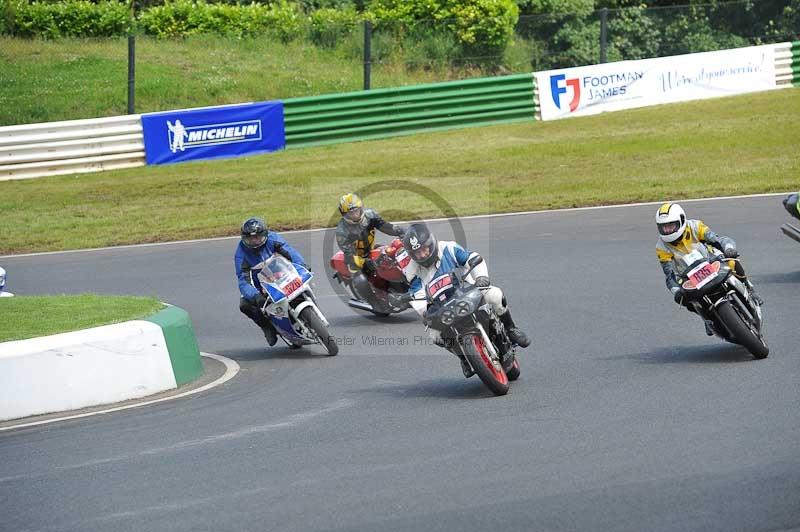 Mallory park Leicestershire;Mallory park photographs;Motorcycle action photographs;Rockingham;Rockingham photographs;Trackday digital images;classic bikes;event digital images;eventdigitalimages;mallory park;no limits trackday;peter wileman photography;rockingham corby northamptonshire;trackday;trackday photos;vintage bikes;vintage motorcycles;vmcc festival 1000 bikes