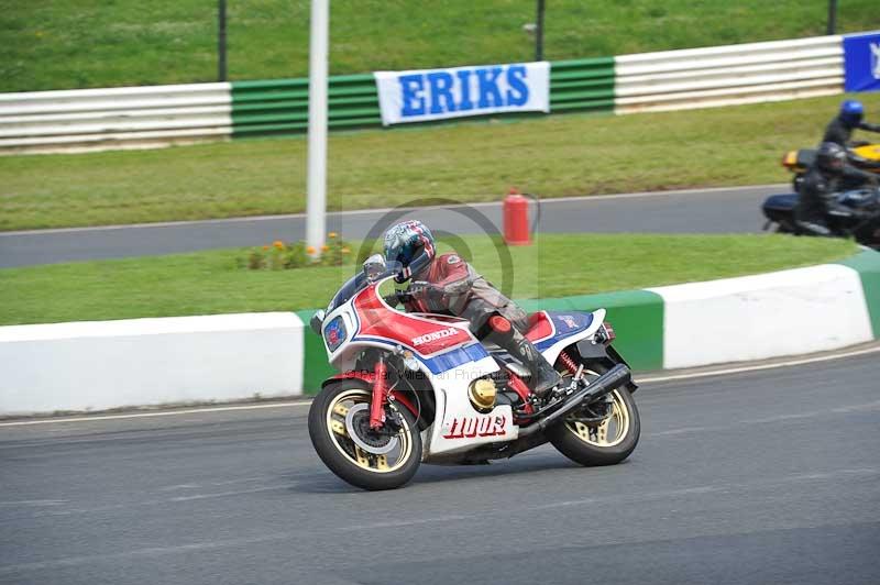 Mallory park Leicestershire;Mallory park photographs;Motorcycle action photographs;Rockingham;Rockingham photographs;Trackday digital images;classic bikes;event digital images;eventdigitalimages;mallory park;no limits trackday;peter wileman photography;rockingham corby northamptonshire;trackday;trackday photos;vintage bikes;vintage motorcycles;vmcc festival 1000 bikes