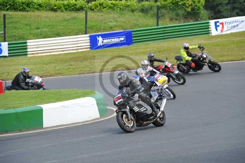 Mallory park Leicestershire;Mallory park photographs;Motorcycle action photographs;Rockingham;Rockingham photographs;Trackday digital images;classic bikes;event digital images;eventdigitalimages;mallory park;no limits trackday;peter wileman photography;rockingham corby northamptonshire;trackday;trackday photos;vintage bikes;vintage motorcycles;vmcc festival 1000 bikes