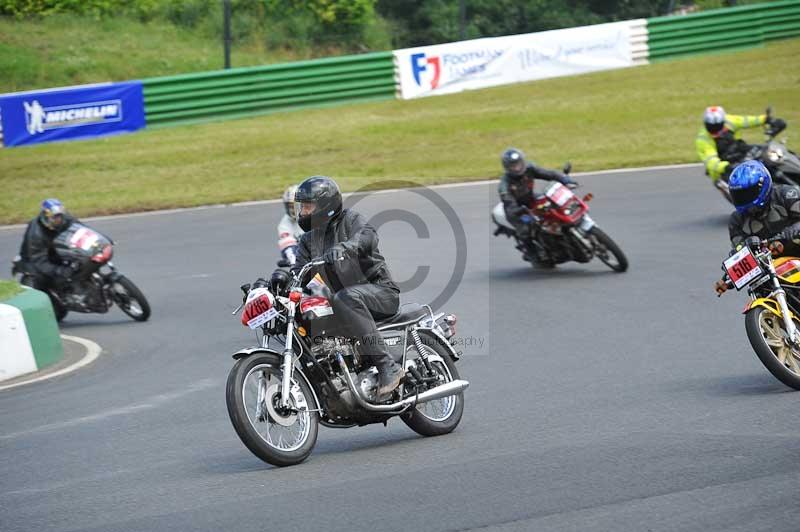 Mallory park Leicestershire;Mallory park photographs;Motorcycle action photographs;Rockingham;Rockingham photographs;Trackday digital images;classic bikes;event digital images;eventdigitalimages;mallory park;no limits trackday;peter wileman photography;rockingham corby northamptonshire;trackday;trackday photos;vintage bikes;vintage motorcycles;vmcc festival 1000 bikes