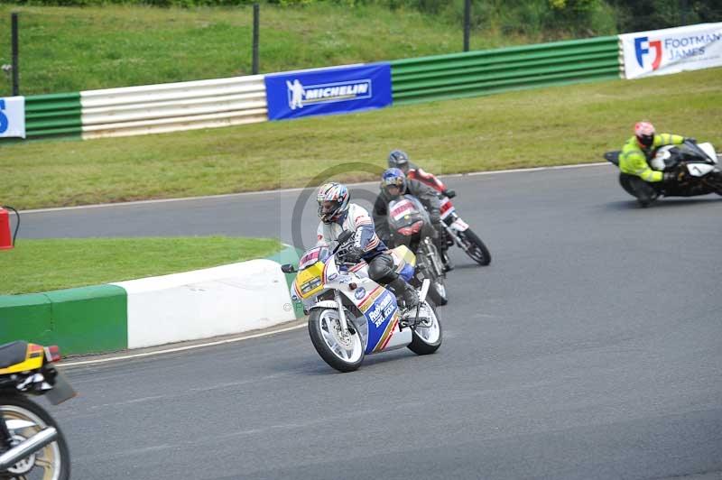 Mallory park Leicestershire;Mallory park photographs;Motorcycle action photographs;Rockingham;Rockingham photographs;Trackday digital images;classic bikes;event digital images;eventdigitalimages;mallory park;no limits trackday;peter wileman photography;rockingham corby northamptonshire;trackday;trackday photos;vintage bikes;vintage motorcycles;vmcc festival 1000 bikes