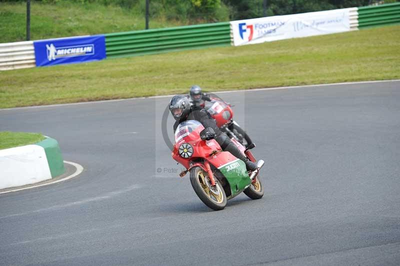 Mallory park Leicestershire;Mallory park photographs;Motorcycle action photographs;Rockingham;Rockingham photographs;Trackday digital images;classic bikes;event digital images;eventdigitalimages;mallory park;no limits trackday;peter wileman photography;rockingham corby northamptonshire;trackday;trackday photos;vintage bikes;vintage motorcycles;vmcc festival 1000 bikes