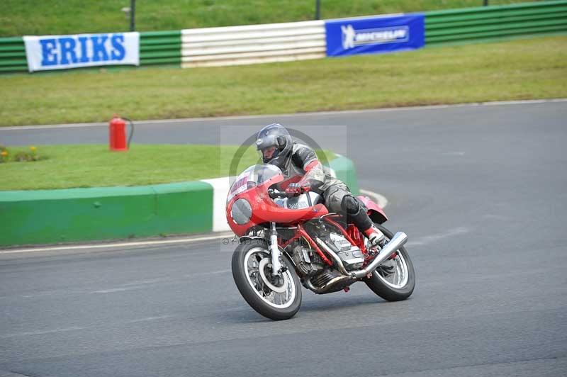 Mallory park Leicestershire;Mallory park photographs;Motorcycle action photographs;Rockingham;Rockingham photographs;Trackday digital images;classic bikes;event digital images;eventdigitalimages;mallory park;no limits trackday;peter wileman photography;rockingham corby northamptonshire;trackday;trackday photos;vintage bikes;vintage motorcycles;vmcc festival 1000 bikes