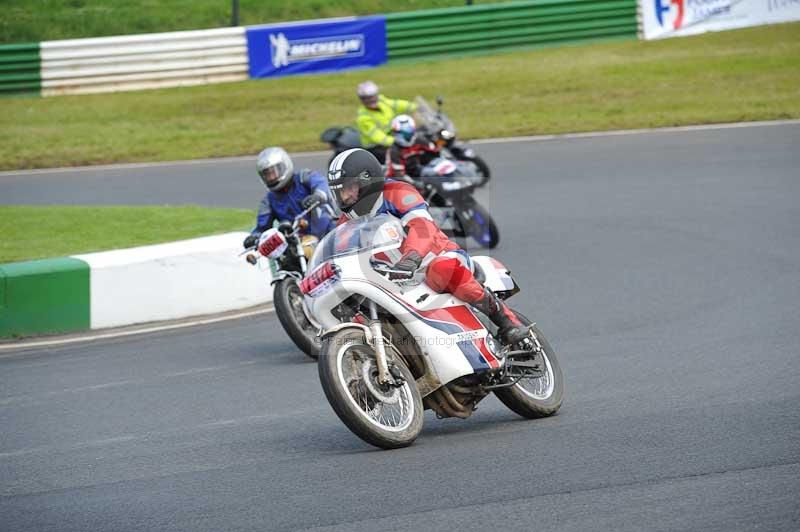 Mallory park Leicestershire;Mallory park photographs;Motorcycle action photographs;Rockingham;Rockingham photographs;Trackday digital images;classic bikes;event digital images;eventdigitalimages;mallory park;no limits trackday;peter wileman photography;rockingham corby northamptonshire;trackday;trackday photos;vintage bikes;vintage motorcycles;vmcc festival 1000 bikes