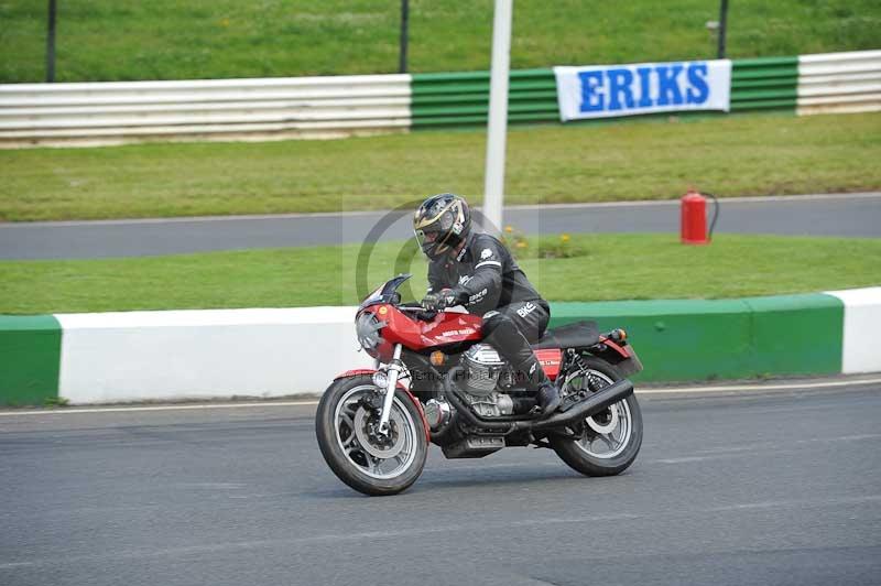 Mallory park Leicestershire;Mallory park photographs;Motorcycle action photographs;Rockingham;Rockingham photographs;Trackday digital images;classic bikes;event digital images;eventdigitalimages;mallory park;no limits trackday;peter wileman photography;rockingham corby northamptonshire;trackday;trackday photos;vintage bikes;vintage motorcycles;vmcc festival 1000 bikes