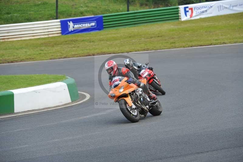 Mallory park Leicestershire;Mallory park photographs;Motorcycle action photographs;Rockingham;Rockingham photographs;Trackday digital images;classic bikes;event digital images;eventdigitalimages;mallory park;no limits trackday;peter wileman photography;rockingham corby northamptonshire;trackday;trackday photos;vintage bikes;vintage motorcycles;vmcc festival 1000 bikes