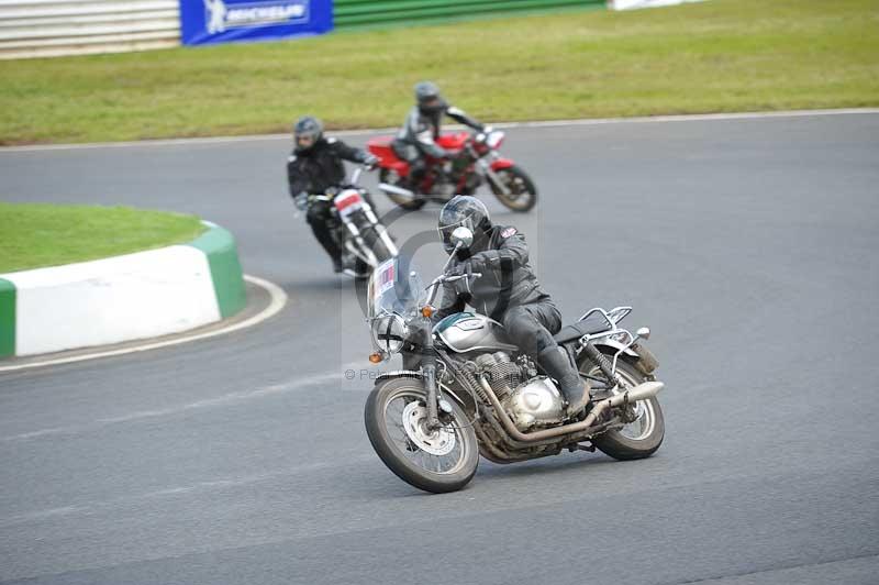 Mallory park Leicestershire;Mallory park photographs;Motorcycle action photographs;Rockingham;Rockingham photographs;Trackday digital images;classic bikes;event digital images;eventdigitalimages;mallory park;no limits trackday;peter wileman photography;rockingham corby northamptonshire;trackday;trackday photos;vintage bikes;vintage motorcycles;vmcc festival 1000 bikes