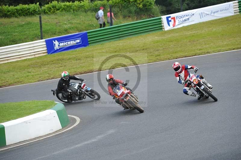 Mallory park Leicestershire;Mallory park photographs;Motorcycle action photographs;Rockingham;Rockingham photographs;Trackday digital images;classic bikes;event digital images;eventdigitalimages;mallory park;no limits trackday;peter wileman photography;rockingham corby northamptonshire;trackday;trackday photos;vintage bikes;vintage motorcycles;vmcc festival 1000 bikes