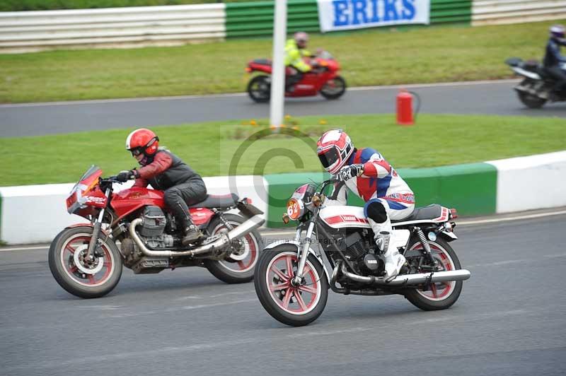 Mallory park Leicestershire;Mallory park photographs;Motorcycle action photographs;Rockingham;Rockingham photographs;Trackday digital images;classic bikes;event digital images;eventdigitalimages;mallory park;no limits trackday;peter wileman photography;rockingham corby northamptonshire;trackday;trackday photos;vintage bikes;vintage motorcycles;vmcc festival 1000 bikes