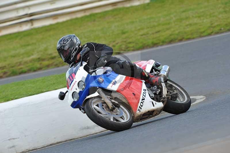 Mallory park Leicestershire;Mallory park photographs;Motorcycle action photographs;Rockingham;Rockingham photographs;Trackday digital images;classic bikes;event digital images;eventdigitalimages;mallory park;no limits trackday;peter wileman photography;rockingham corby northamptonshire;trackday;trackday photos;vintage bikes;vintage motorcycles;vmcc festival 1000 bikes