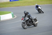 Mallory-park-Leicestershire;Mallory-park-photographs;Motorcycle-action-photographs;Rockingham;Rockingham-photographs;Trackday-digital-images;classic-bikes;event-digital-images;eventdigitalimages;mallory-park;no-limits-trackday;peter-wileman-photography;rockingham-corby-northamptonshire;trackday;trackday-photos;vintage-bikes;vintage-motorcycles;vmcc-festival-1000-bikes