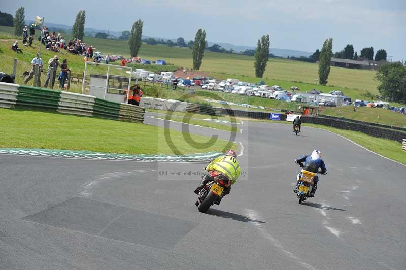 Mallory park Leicestershire;Mallory park photographs;Motorcycle action photographs;classic bikes;event digital images;eventdigitalimages;mallory park;no limits trackday;peter wileman photography;vintage bikes;vintage motorcycles;vmcc festival 1000 bikes