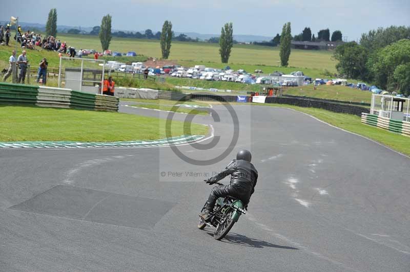 Mallory park Leicestershire;Mallory park photographs;Motorcycle action photographs;classic bikes;event digital images;eventdigitalimages;mallory park;no limits trackday;peter wileman photography;vintage bikes;vintage motorcycles;vmcc festival 1000 bikes