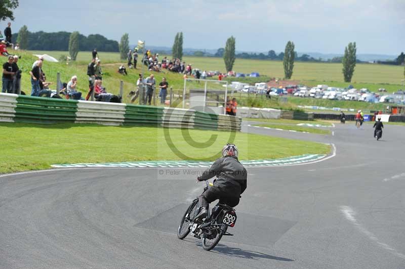 Mallory park Leicestershire;Mallory park photographs;Motorcycle action photographs;classic bikes;event digital images;eventdigitalimages;mallory park;no limits trackday;peter wileman photography;vintage bikes;vintage motorcycles;vmcc festival 1000 bikes