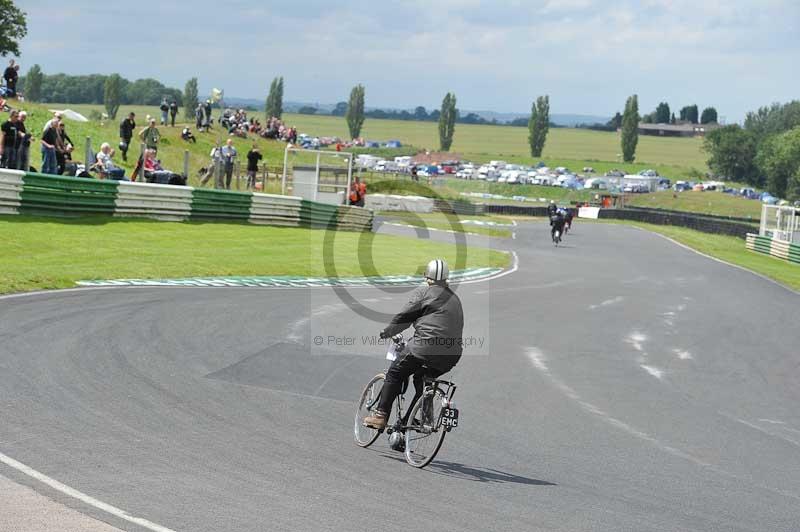 Mallory park Leicestershire;Mallory park photographs;Motorcycle action photographs;classic bikes;event digital images;eventdigitalimages;mallory park;no limits trackday;peter wileman photography;vintage bikes;vintage motorcycles;vmcc festival 1000 bikes