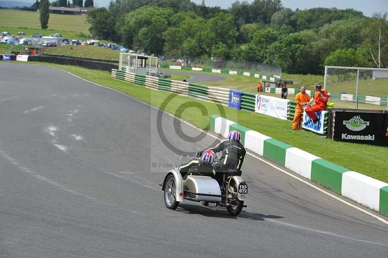 Mallory park Leicestershire;Mallory park photographs;Motorcycle action photographs;classic bikes;event digital images;eventdigitalimages;mallory park;no limits trackday;peter wileman photography;vintage bikes;vintage motorcycles;vmcc festival 1000 bikes