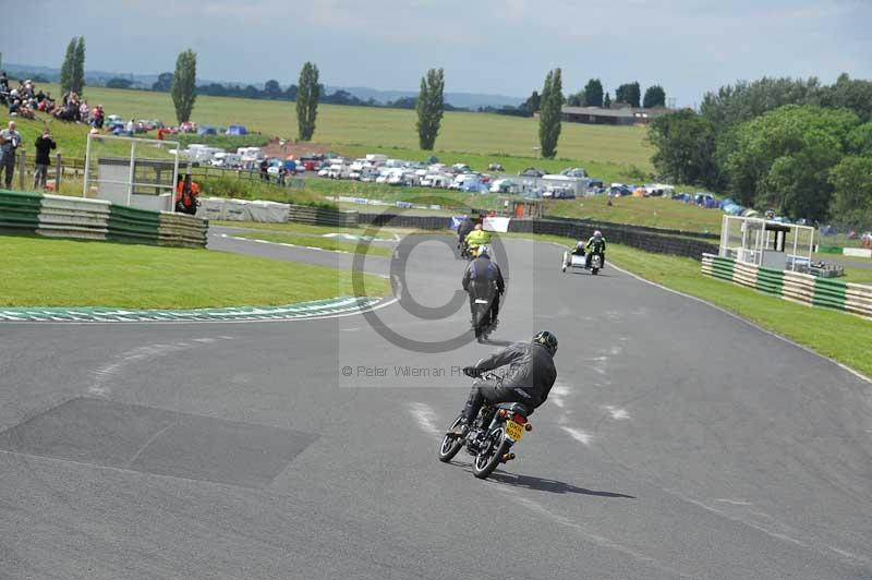 Mallory park Leicestershire;Mallory park photographs;Motorcycle action photographs;classic bikes;event digital images;eventdigitalimages;mallory park;no limits trackday;peter wileman photography;vintage bikes;vintage motorcycles;vmcc festival 1000 bikes