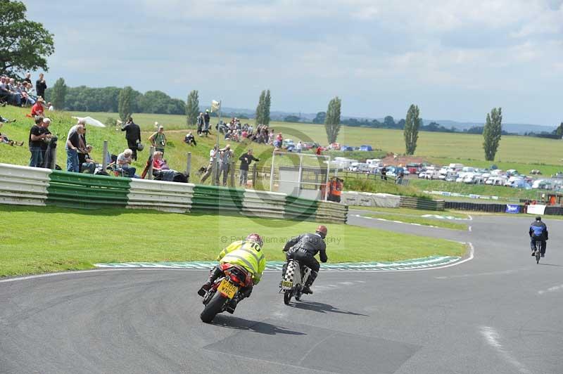 Mallory park Leicestershire;Mallory park photographs;Motorcycle action photographs;classic bikes;event digital images;eventdigitalimages;mallory park;no limits trackday;peter wileman photography;vintage bikes;vintage motorcycles;vmcc festival 1000 bikes