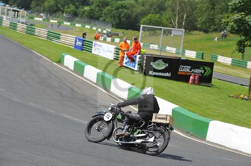 Mallory park Leicestershire;Mallory park photographs;Motorcycle action photographs;classic bikes;event digital images;eventdigitalimages;mallory park;no limits trackday;peter wileman photography;vintage bikes;vintage motorcycles;vmcc festival 1000 bikes