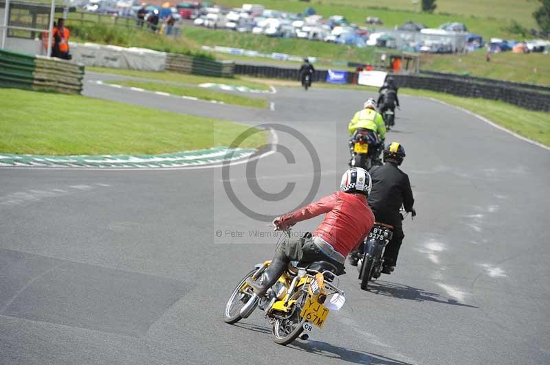 Mallory park Leicestershire;Mallory park photographs;Motorcycle action photographs;classic bikes;event digital images;eventdigitalimages;mallory park;no limits trackday;peter wileman photography;vintage bikes;vintage motorcycles;vmcc festival 1000 bikes