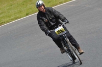 Mallory-park-Leicestershire;Mallory-park-photographs;Motorcycle-action-photographs;classic-bikes;event-digital-images;eventdigitalimages;mallory-park;no-limits-trackday;peter-wileman-photography;vintage-bikes;vintage-motorcycles;vmcc-festival-1000-bikes