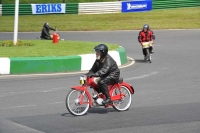 Mallory-park-Leicestershire;Mallory-park-photographs;Motorcycle-action-photographs;classic-bikes;event-digital-images;eventdigitalimages;mallory-park;no-limits-trackday;peter-wileman-photography;vintage-bikes;vintage-motorcycles;vmcc-festival-1000-bikes