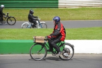 Mallory-park-Leicestershire;Mallory-park-photographs;Motorcycle-action-photographs;classic-bikes;event-digital-images;eventdigitalimages;mallory-park;no-limits-trackday;peter-wileman-photography;vintage-bikes;vintage-motorcycles;vmcc-festival-1000-bikes