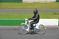 Mallory-park-Leicestershire;Mallory-park-photographs;Motorcycle-action-photographs;classic-bikes;event-digital-images;eventdigitalimages;mallory-park;no-limits-trackday;peter-wileman-photography;vintage-bikes;vintage-motorcycles;vmcc-festival-1000-bikes