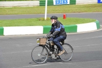 Mallory-park-Leicestershire;Mallory-park-photographs;Motorcycle-action-photographs;classic-bikes;event-digital-images;eventdigitalimages;mallory-park;no-limits-trackday;peter-wileman-photography;vintage-bikes;vintage-motorcycles;vmcc-festival-1000-bikes