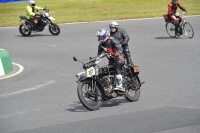 Mallory-park-Leicestershire;Mallory-park-photographs;Motorcycle-action-photographs;classic-bikes;event-digital-images;eventdigitalimages;mallory-park;no-limits-trackday;peter-wileman-photography;vintage-bikes;vintage-motorcycles;vmcc-festival-1000-bikes