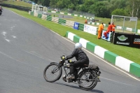 Mallory-park-Leicestershire;Mallory-park-photographs;Motorcycle-action-photographs;classic-bikes;event-digital-images;eventdigitalimages;mallory-park;no-limits-trackday;peter-wileman-photography;vintage-bikes;vintage-motorcycles;vmcc-festival-1000-bikes