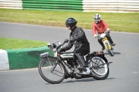 Mallory-park-Leicestershire;Mallory-park-photographs;Motorcycle-action-photographs;classic-bikes;event-digital-images;eventdigitalimages;mallory-park;no-limits-trackday;peter-wileman-photography;vintage-bikes;vintage-motorcycles;vmcc-festival-1000-bikes