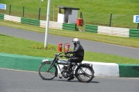 Mallory-park-Leicestershire;Mallory-park-photographs;Motorcycle-action-photographs;classic-bikes;event-digital-images;eventdigitalimages;mallory-park;no-limits-trackday;peter-wileman-photography;vintage-bikes;vintage-motorcycles;vmcc-festival-1000-bikes