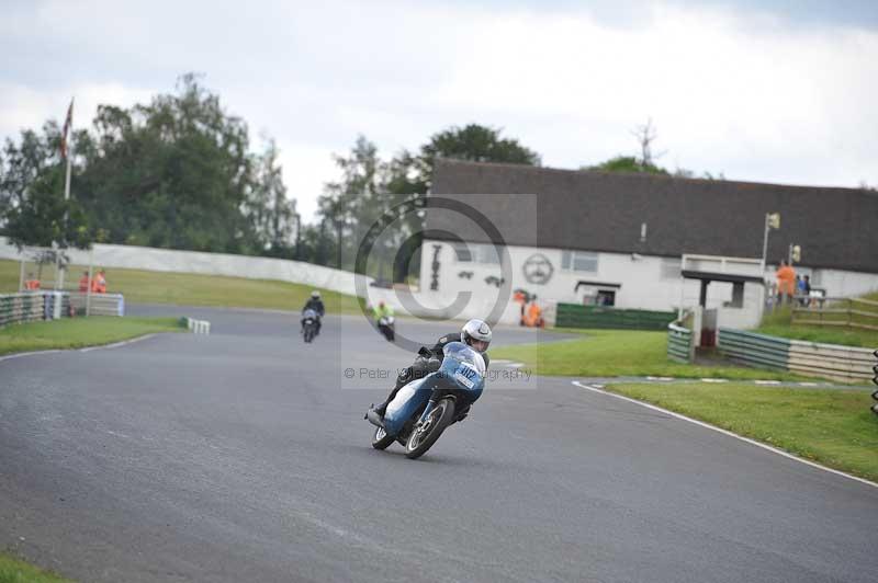 Mallory park Leicestershire;Mallory park photographs;Motorcycle action photographs;classic bikes;event digital images;eventdigitalimages;mallory park;no limits trackday;peter wileman photography;vintage bikes;vintage motorcycles;vmcc festival 1000 bikes