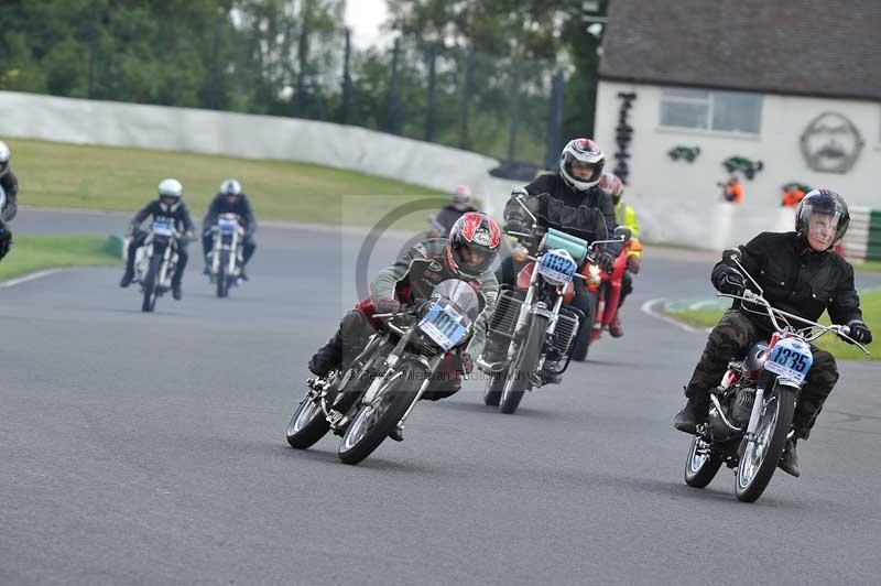 Mallory park Leicestershire;Mallory park photographs;Motorcycle action photographs;classic bikes;event digital images;eventdigitalimages;mallory park;no limits trackday;peter wileman photography;vintage bikes;vintage motorcycles;vmcc festival 1000 bikes