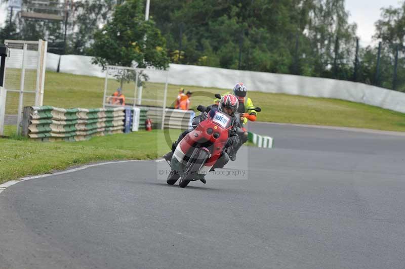 Mallory park Leicestershire;Mallory park photographs;Motorcycle action photographs;classic bikes;event digital images;eventdigitalimages;mallory park;no limits trackday;peter wileman photography;vintage bikes;vintage motorcycles;vmcc festival 1000 bikes