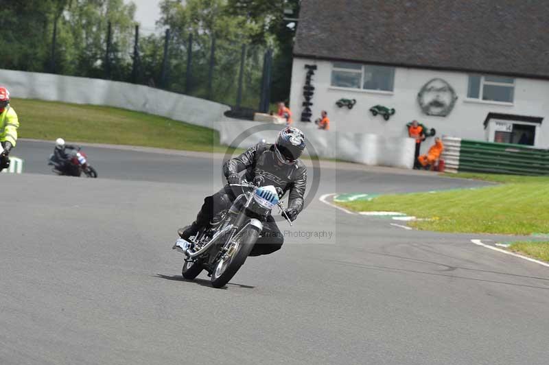 Mallory park Leicestershire;Mallory park photographs;Motorcycle action photographs;classic bikes;event digital images;eventdigitalimages;mallory park;no limits trackday;peter wileman photography;vintage bikes;vintage motorcycles;vmcc festival 1000 bikes