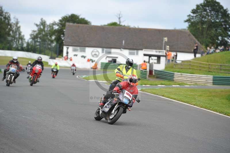 Mallory park Leicestershire;Mallory park photographs;Motorcycle action photographs;classic bikes;event digital images;eventdigitalimages;mallory park;no limits trackday;peter wileman photography;vintage bikes;vintage motorcycles;vmcc festival 1000 bikes